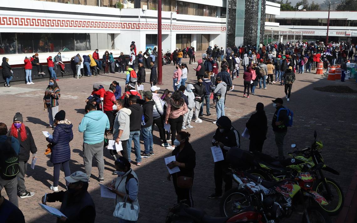 Mexicano se alquila para hacer fila en cualquier lugar El Sol de